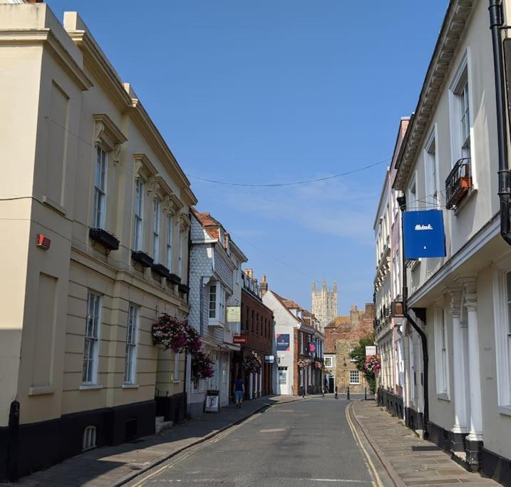 Apartment 6 At Number 8: City Centre, 1 Bedroom, Sofa Bed In Lounge Canterbury Buitenkant foto