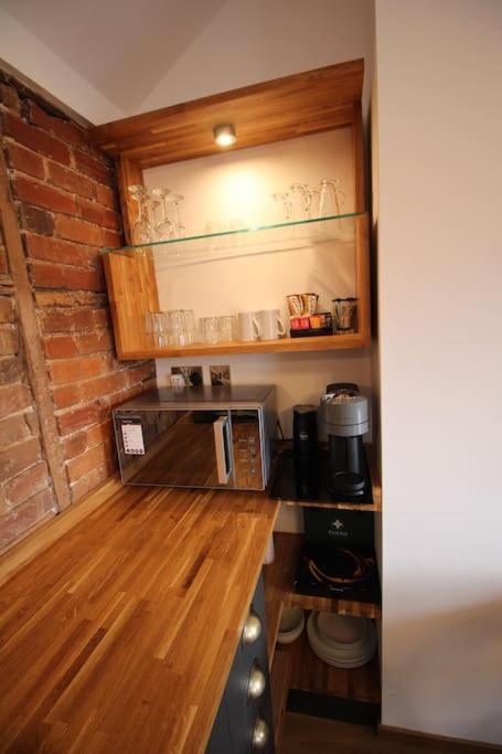 Apartment 6 At Number 8: City Centre, 1 Bedroom, Sofa Bed In Lounge Canterbury Buitenkant foto