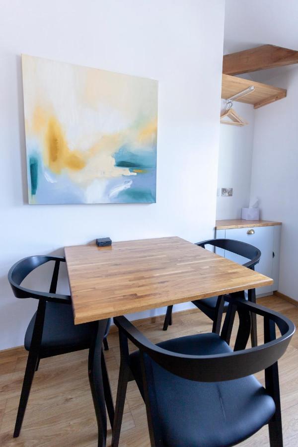 Apartment 6 At Number 8: City Centre, 1 Bedroom, Sofa Bed In Lounge Canterbury Buitenkant foto